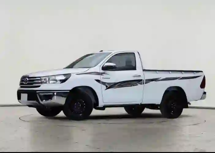 عبد اللطيف جميل يعلن السعر الجديد لوحش الصحراء تويوتا هايلكس 2025 