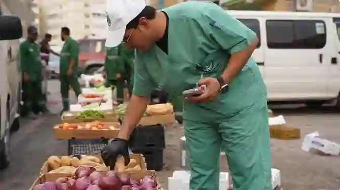 أمانة الرياض تحذر من شراء المواد الغذائية من هذه المجمعات الشهيرة
