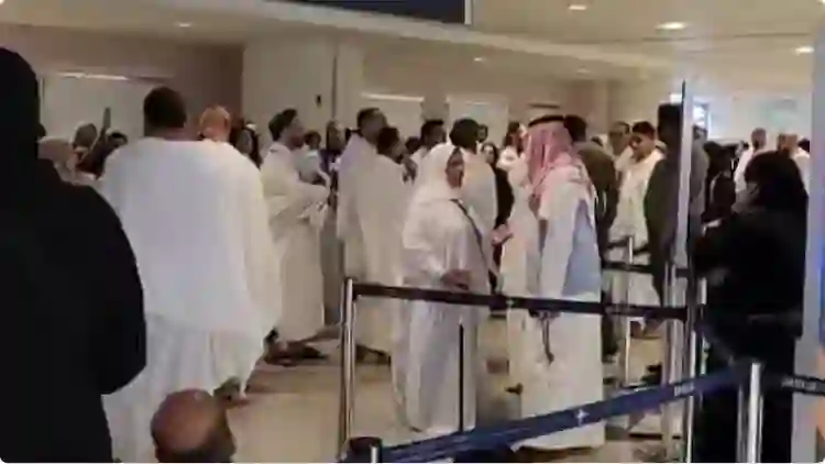 منع كل هؤلاء المصريين من السفر الى السعودية وانزالهم من الطائرات قبل دقائق من الاقلاع
