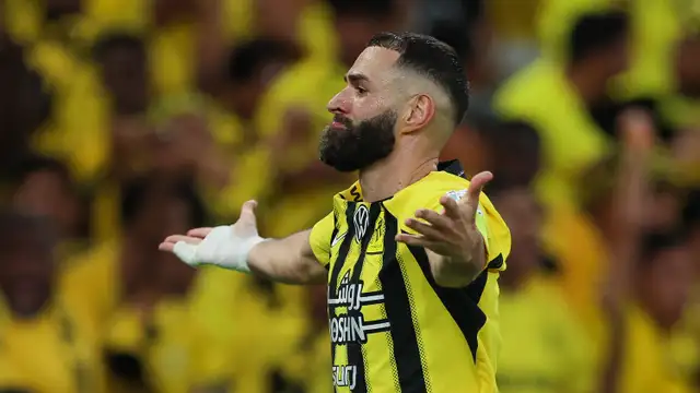 تسريبات تكشف عن وقف بنزيما مفاوضات تجديد عقده مع الاتحاد 