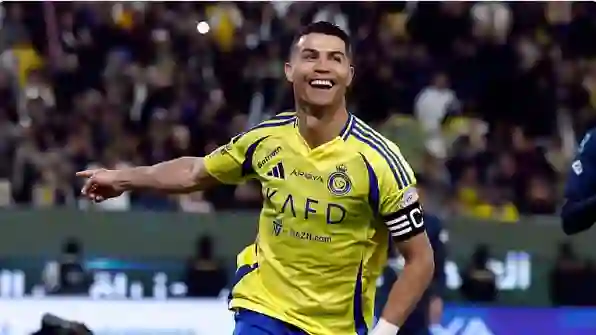 تسريبات تكشف البنود السرية في عقد رونالدو الجديد مع النصر