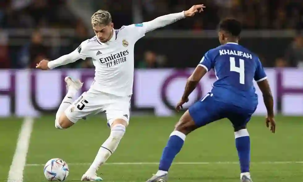 إنزاجي يطلب من نجم خط دفاع الهلال البحث عن نادي أخر 